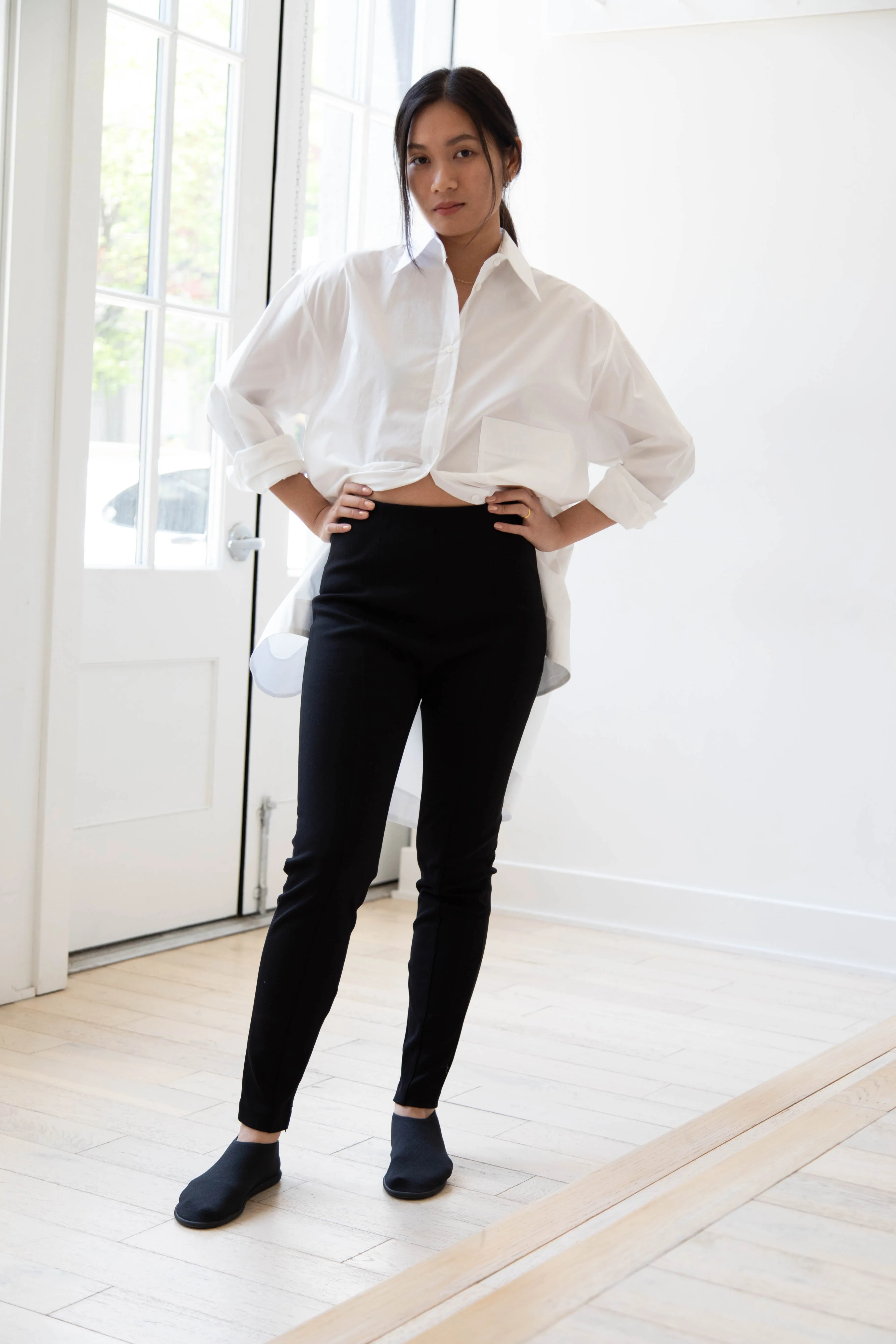 Auralee | Twist Smooth Skinny Pants in Black