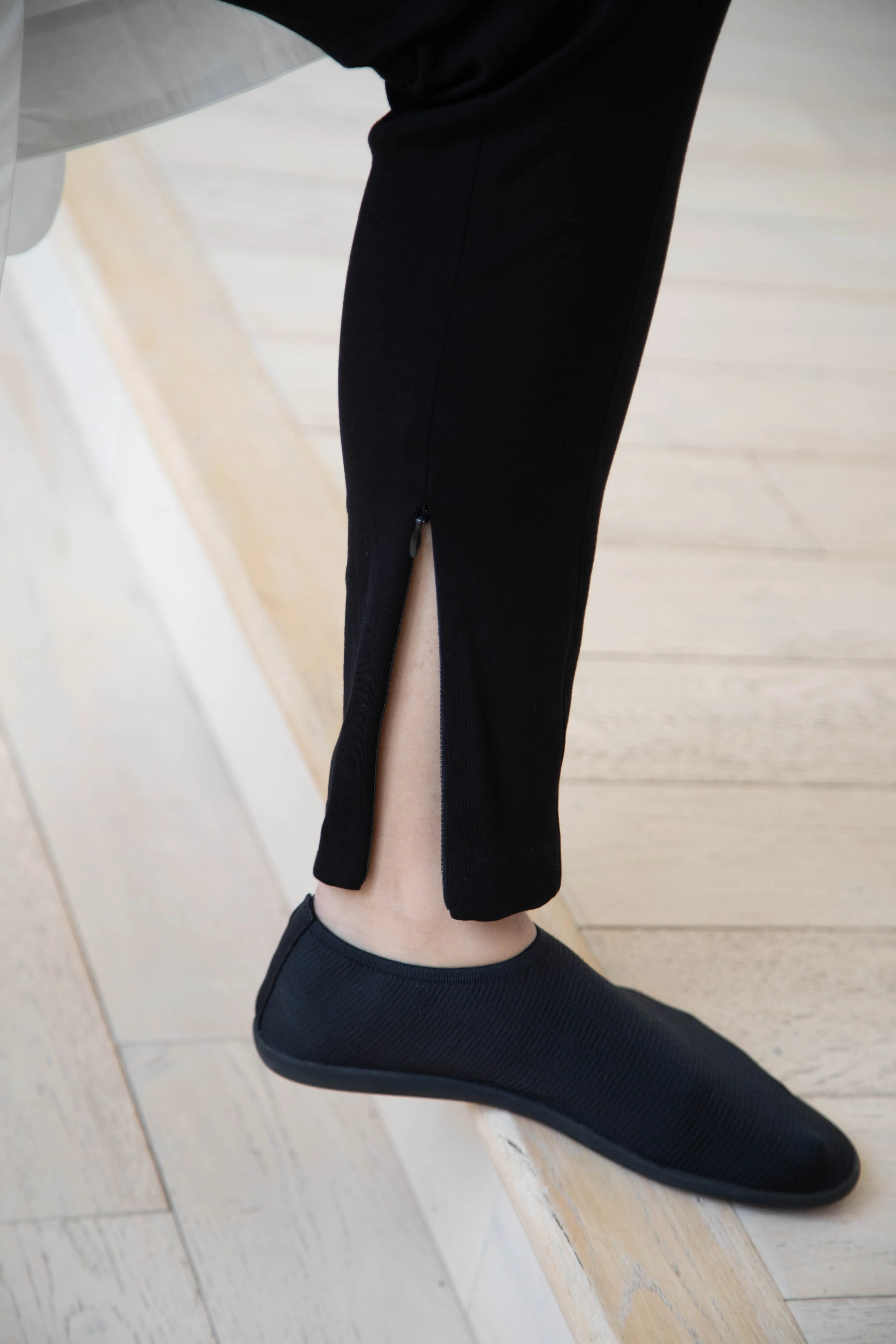 Auralee | Twist Smooth Skinny Pants in Black