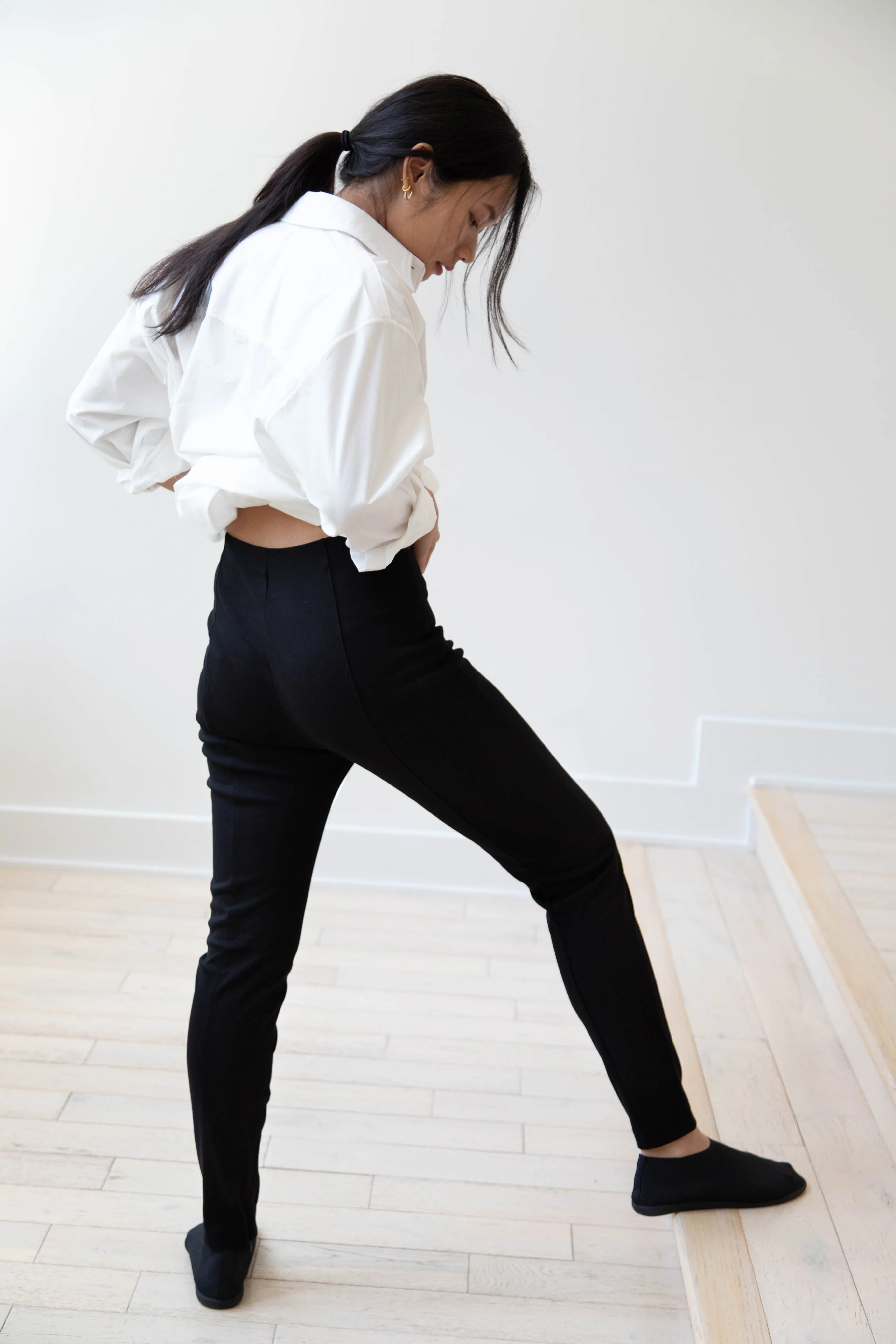 Auralee | Twist Smooth Skinny Pants in Black